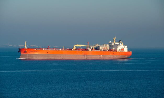 Retail Oil Trading Surges 246% as Investors React to Iran Conflict