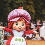 550 cakes and 1,000+ attendees at London’s CAKE PICNIC with Strawberry Shortcake